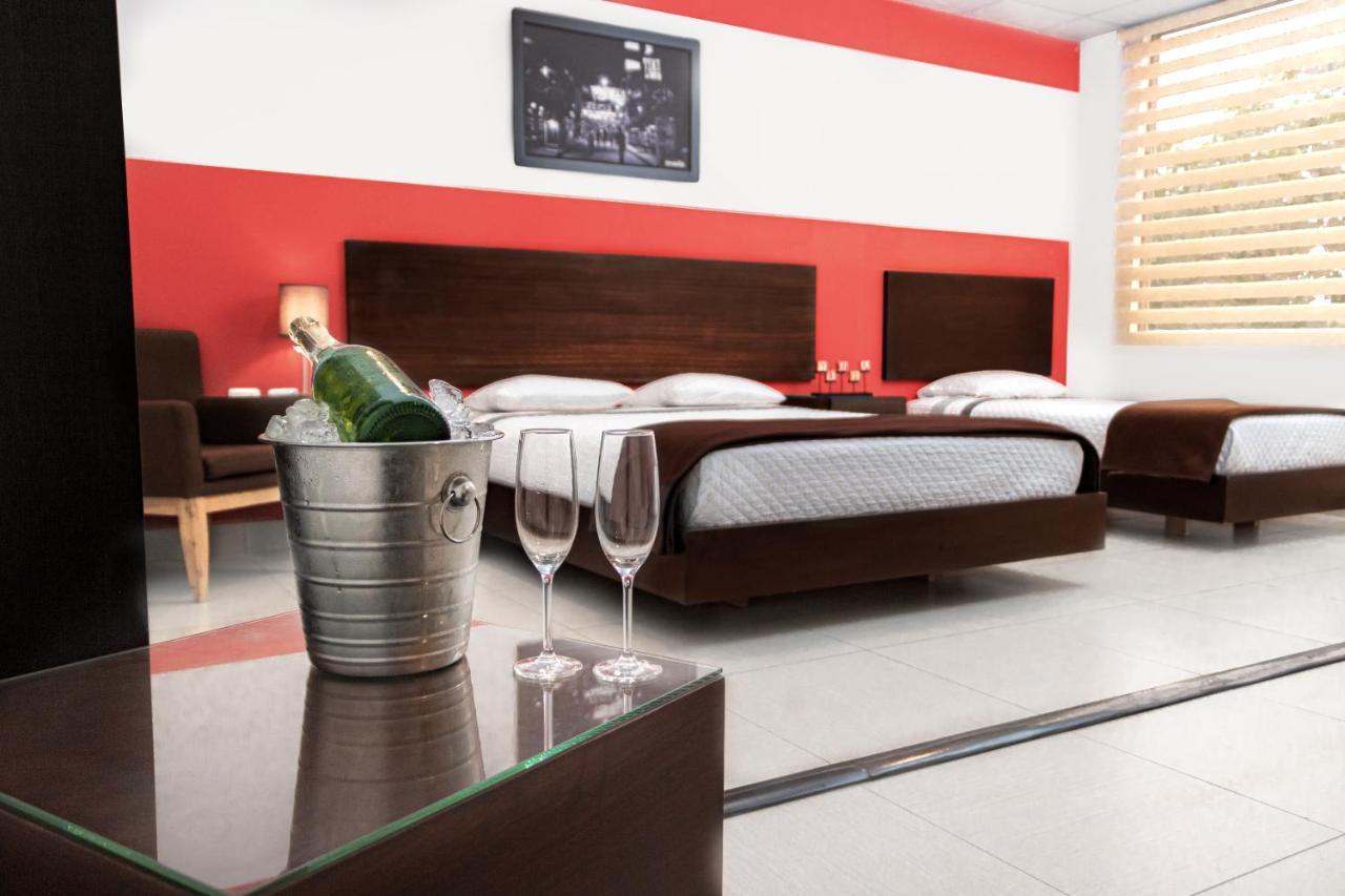 Zafra'S Hotel La Troncal 외부 사진