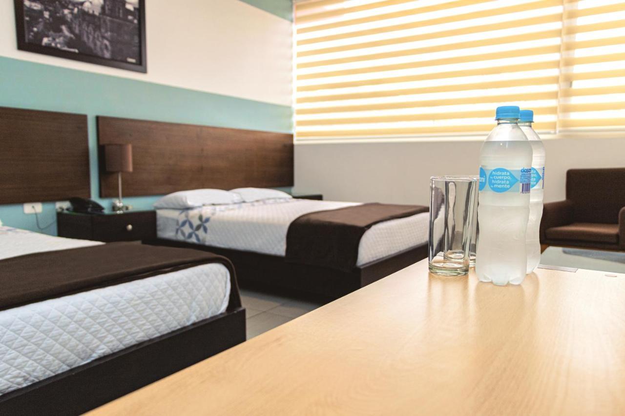 Zafra'S Hotel La Troncal 외부 사진