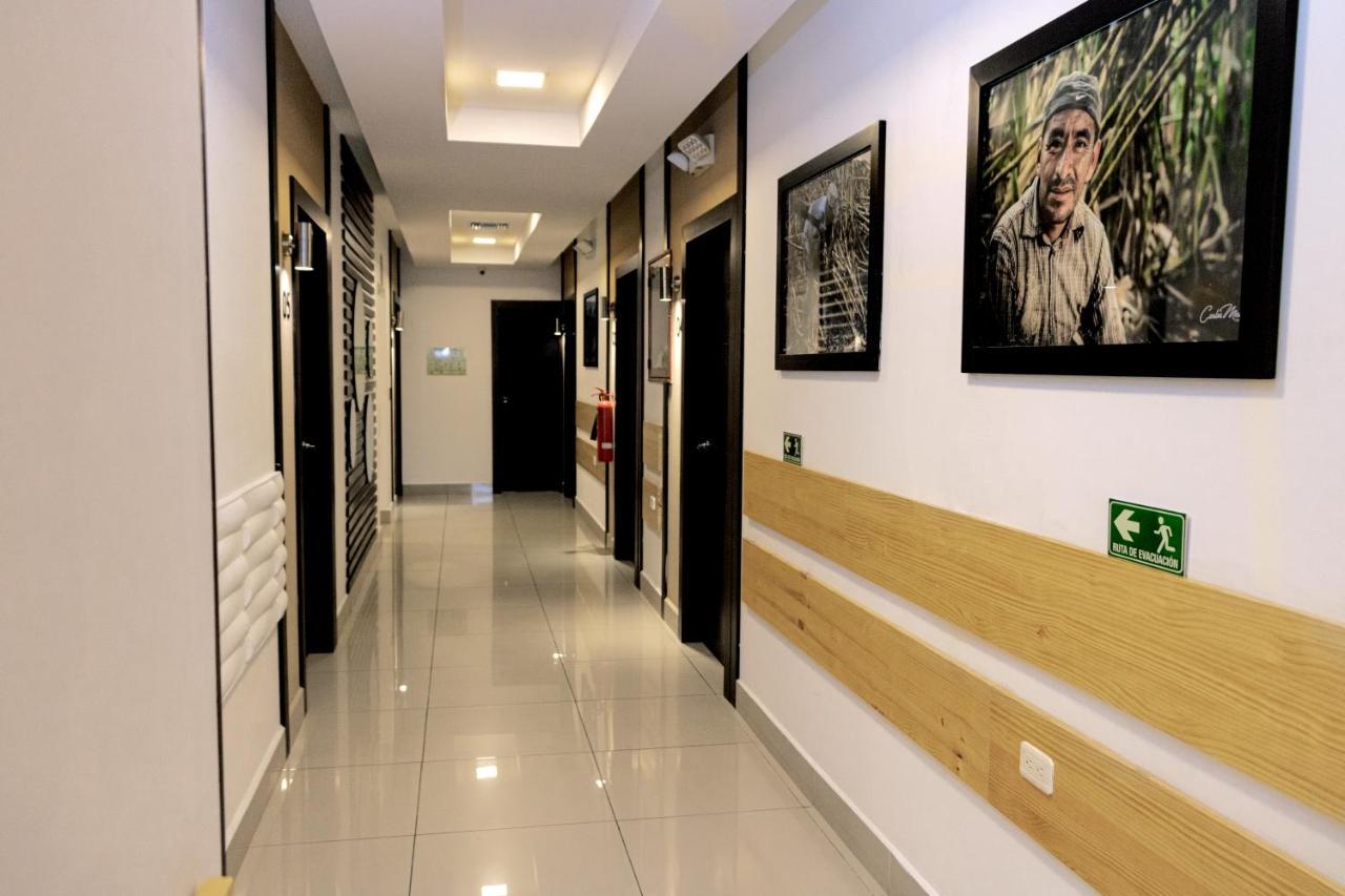 Zafra'S Hotel La Troncal 외부 사진