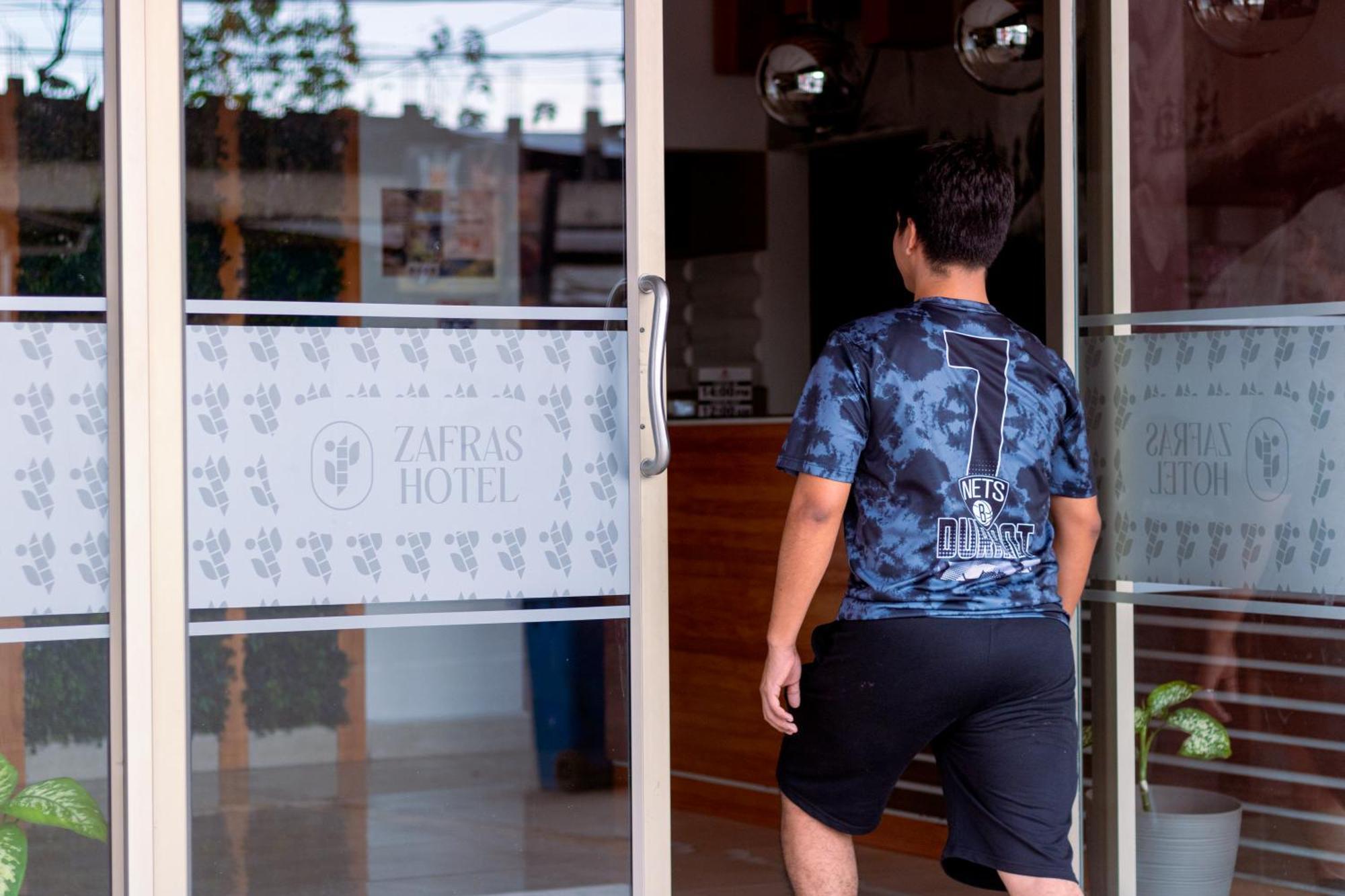 Zafra'S Hotel La Troncal 외부 사진