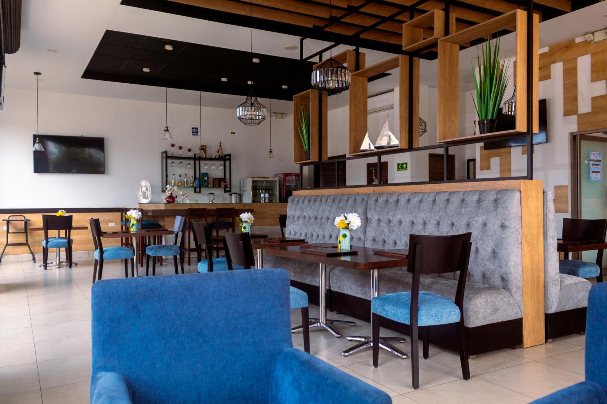 Zafra'S Hotel La Troncal 외부 사진